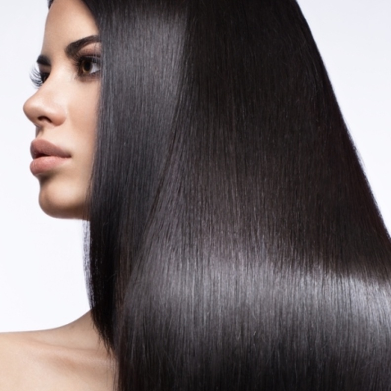 شعرك يحتاج دوما الى ماسكات طبيعية لاعادة رونقه