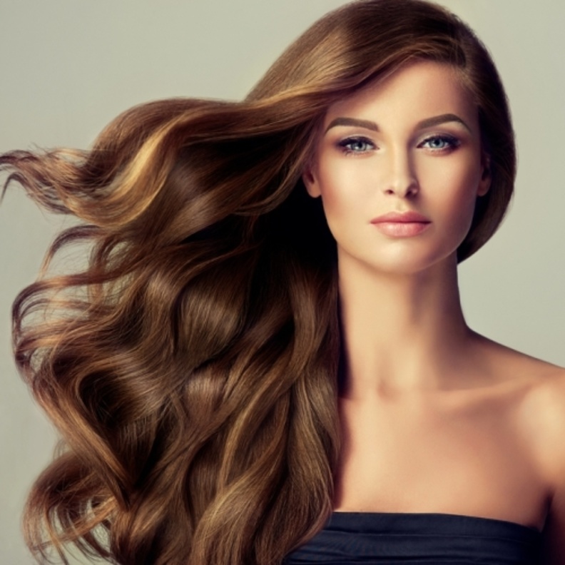 شعر كثيف وجميل