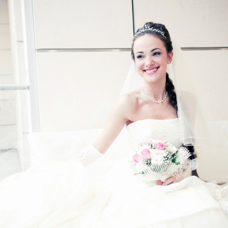 إختاري تاجك... وكوني ملكة زفافك