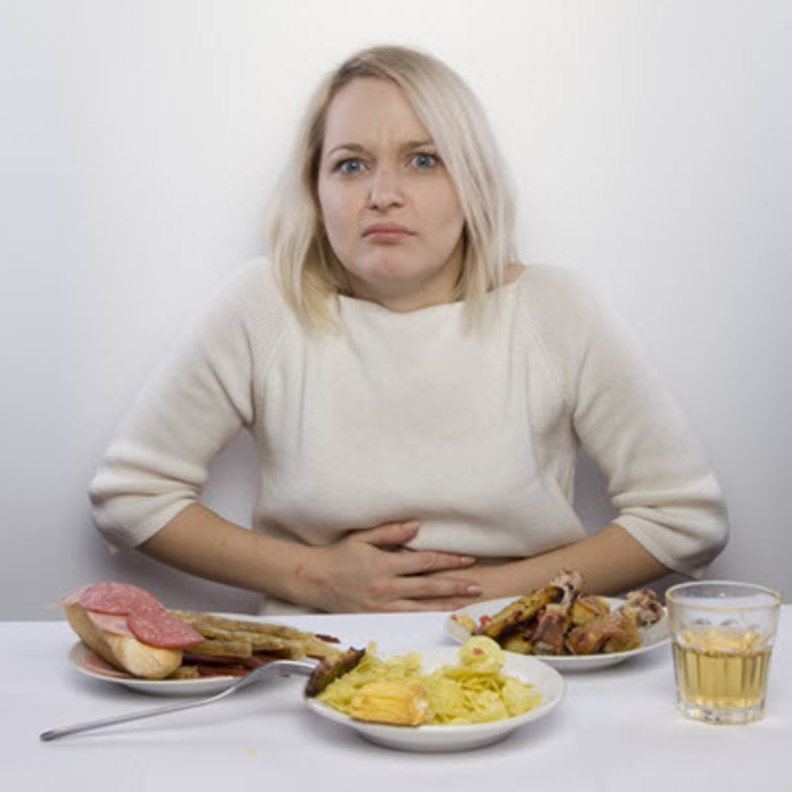 خلطات طبيعية تساعدك في علاج عسر الهضم