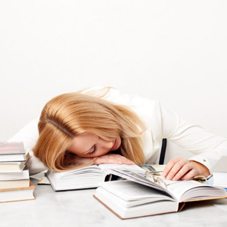 طلاب الجامعات واضطرابات النوم التي تؤدي لمشاكل صحية عديدة