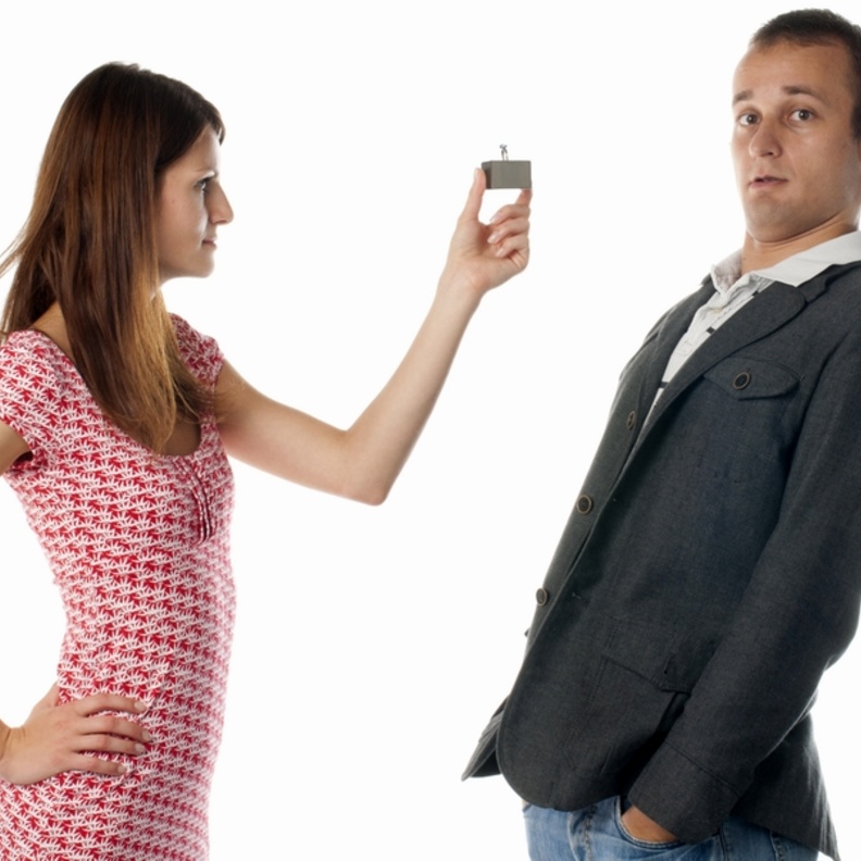 هل تتقدم المرأة بطلب يد الرجل؟ 