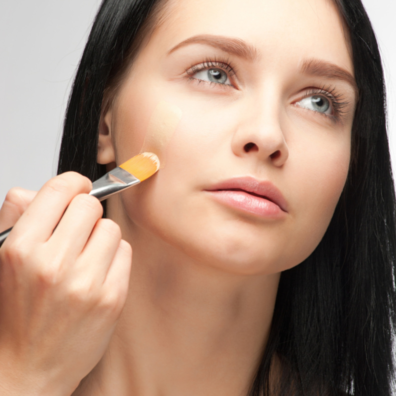 المكياج من اساسيات اطلالة المراة العصرية