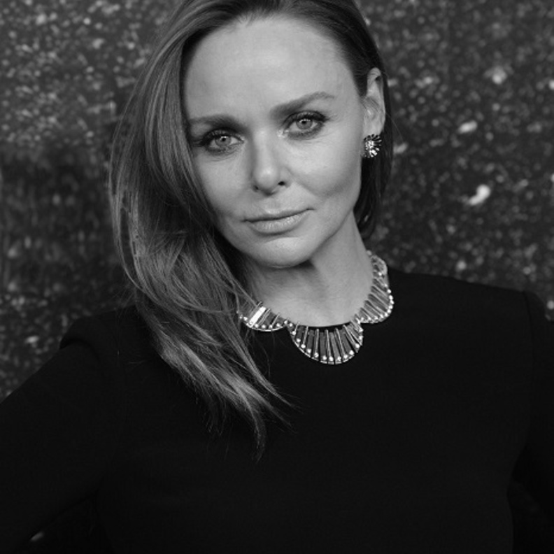 بعض أحد عروضها