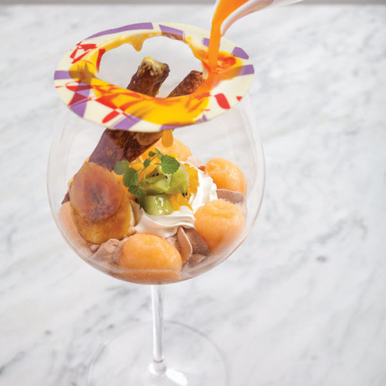 بانا كوتا جوز الهند مع صلصة المانغو الدافئة