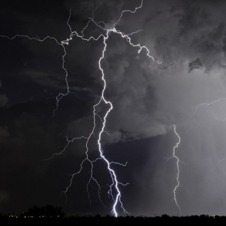 الأرصاد السعودية حذرت من سحب رعدية على 6 مناطق