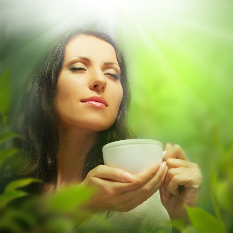الشاي الاخضر من افضل انواع الشاي التي تساعد على محاربة الشيخوخة و تحافظ على جمالك