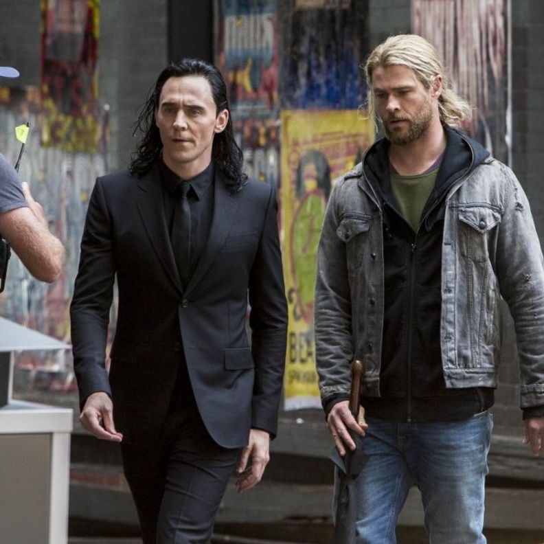 توم هيدلستون Tom Hiddleston و كريس هيمسوورث  Chris Hemsworth