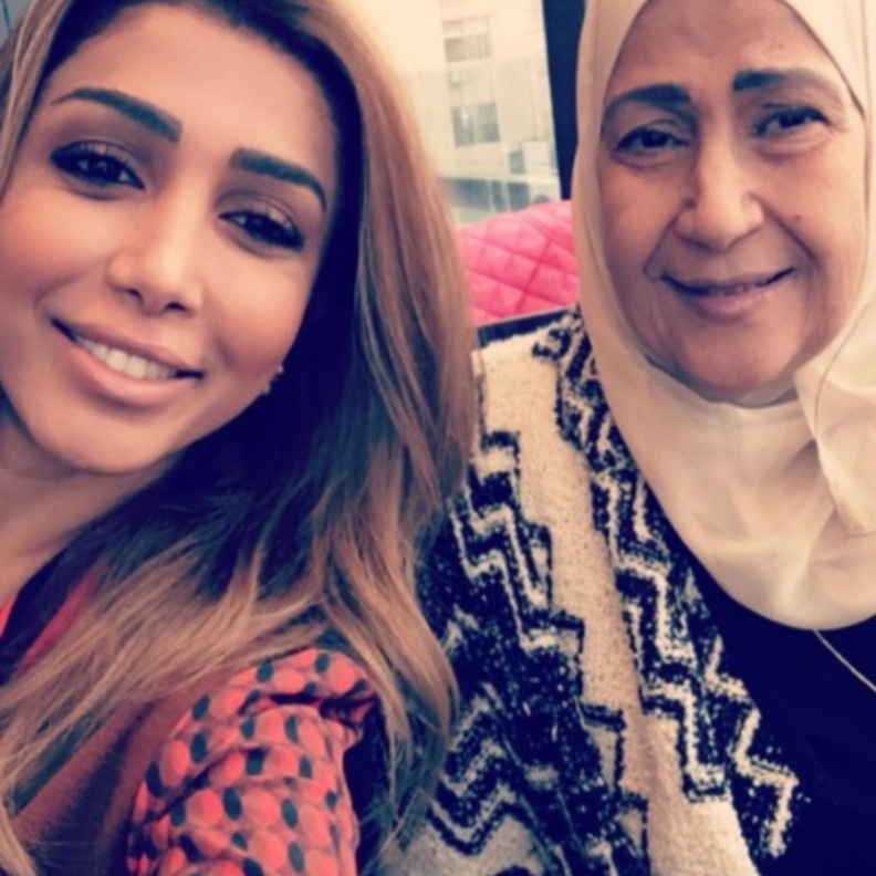 اروى مع والدتها