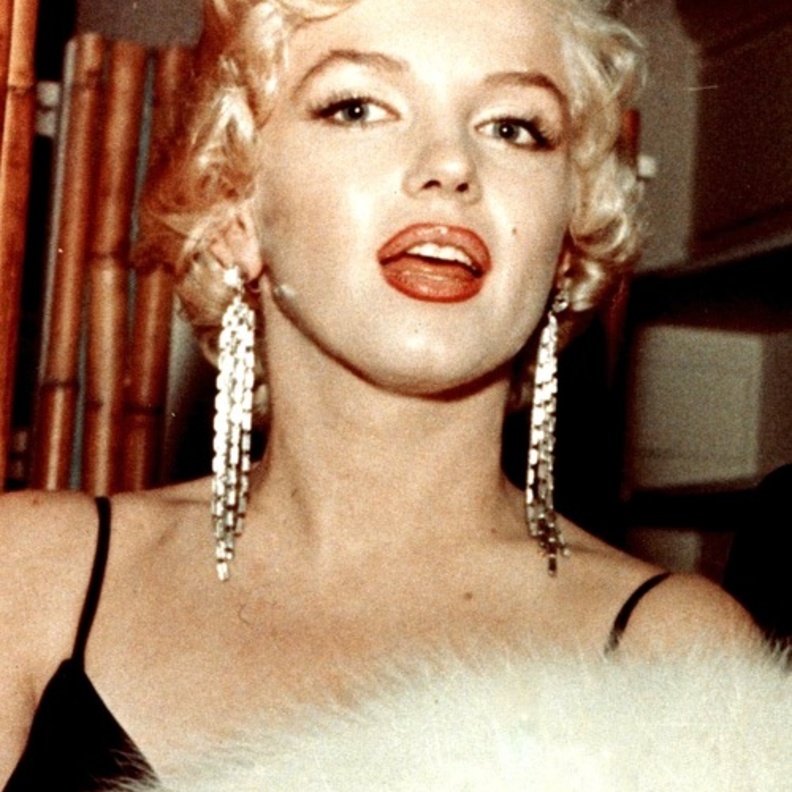 أقراط مارلين مونرو تباع بـ185.000 دولار