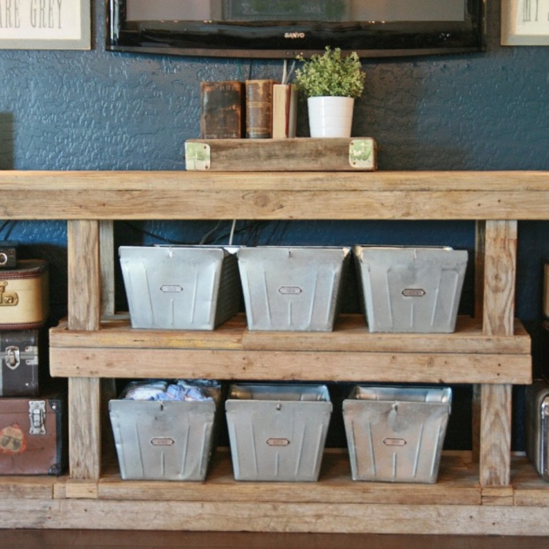 طاولة تلفزيون خشبية وجميلة