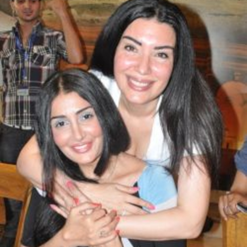 ظهرا في الاعلان الرسمي في مشهد خناقة كبيرة