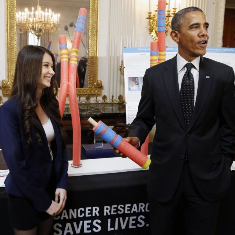 مراهقة تحول مرضها بالسرطان لمشروع علمي