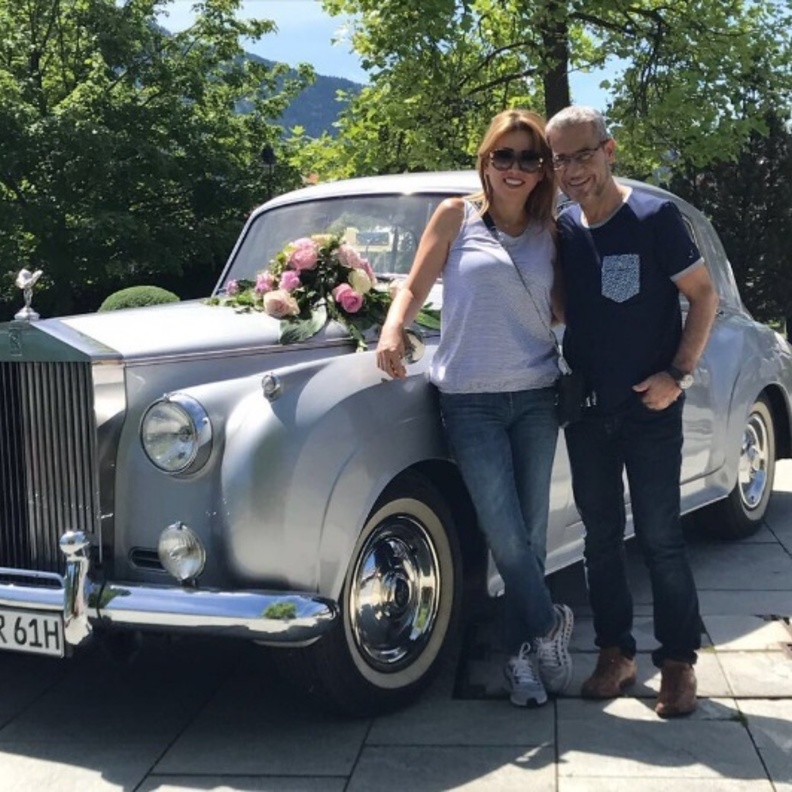 مصطفى الاغاء يحتفل بعيد زواجه