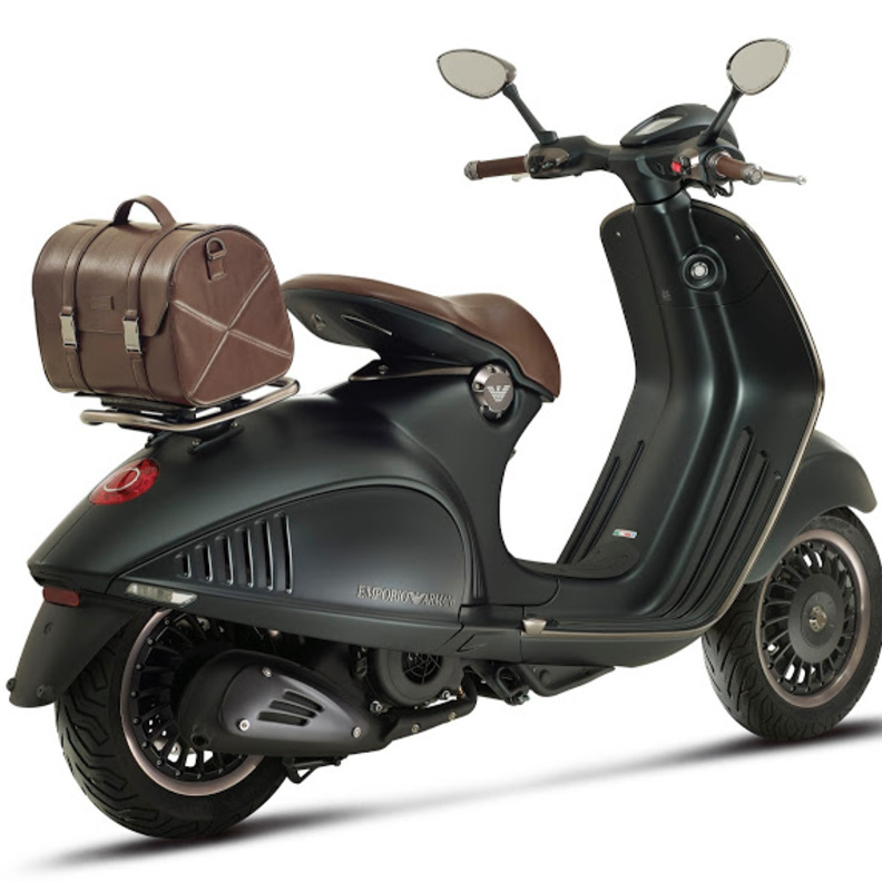 "فيسبا VESPA" فاخرة من أمبوريو أرماني