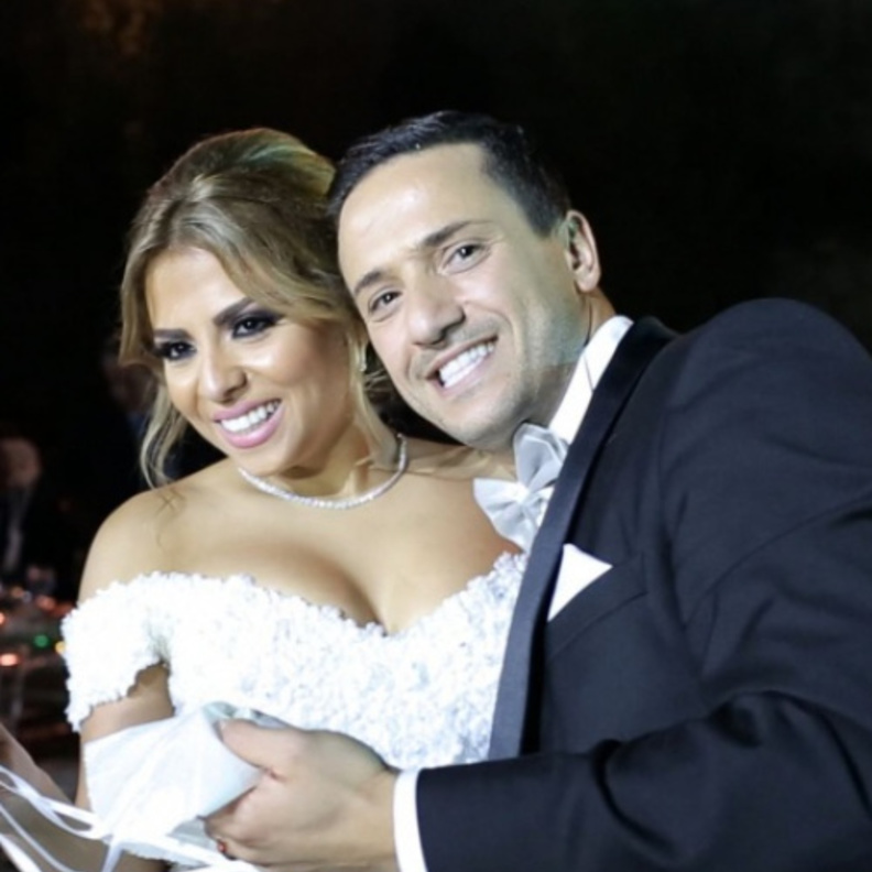 "علكة" تفاجئ معجبيها في حفل زفاف!