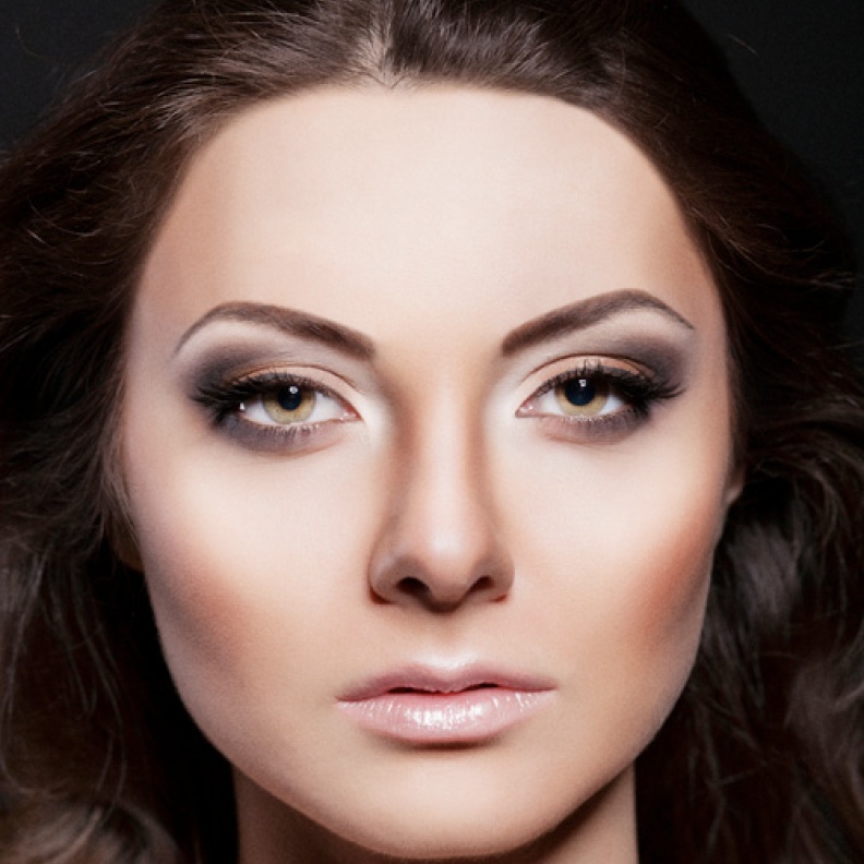 زيّني جمالك بألوان المعدن أيتها العروس