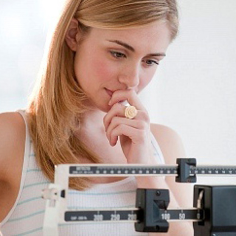 لهذه الأسباب لا تفقدين وزنك...