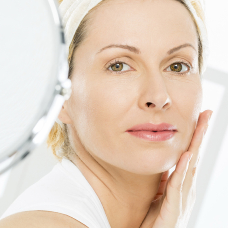 انفوغرافيك: حافظي على نضارة بشرتك وأنت بسن الأربعين