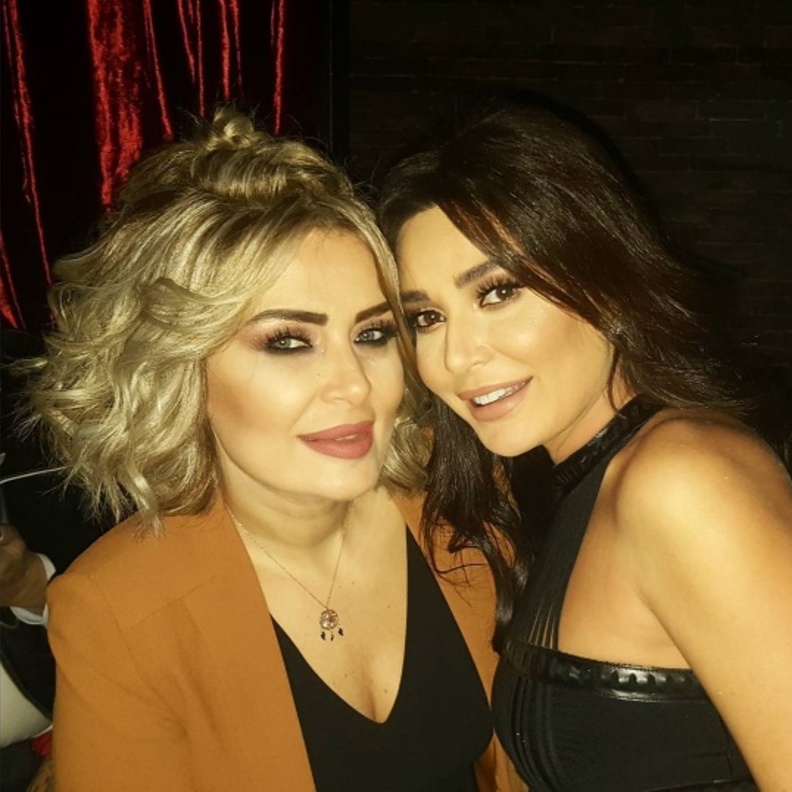 سيرين عبد النور مع شقيقتها