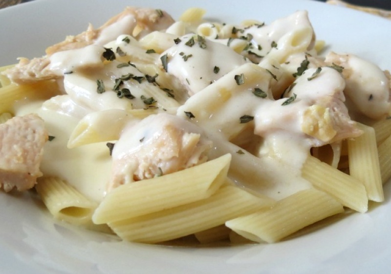 دجاج الفريدو مع باستا بيني