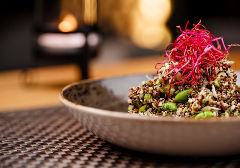 سلطة الكينوا والأفوكادو