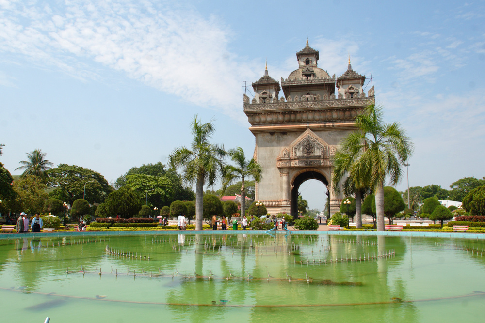 النصب في فينتيان عاصمة لاوس