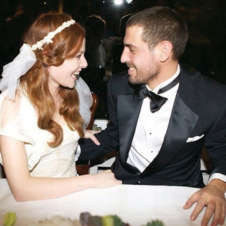 زفاف مفاجىء وطلاق بعد خمسة أشهر