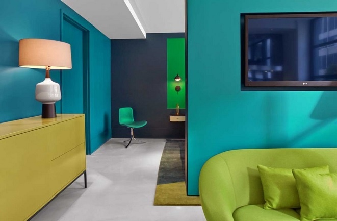 عالم مليء بالألوان النابضة بالحياة في فندق ذي ويليام