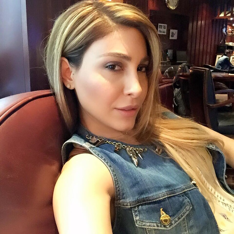 الفنانة اللبنانية يارا بأحدث صورة لها على الفيسبوك