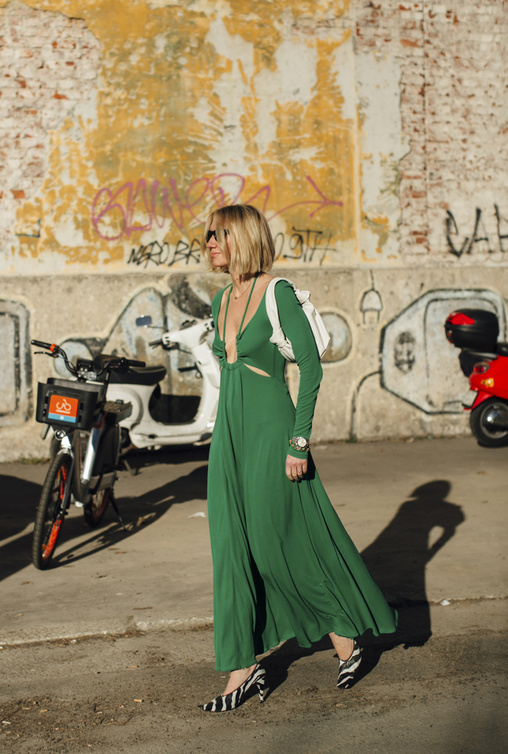 فستان أخضر طويل من Street style