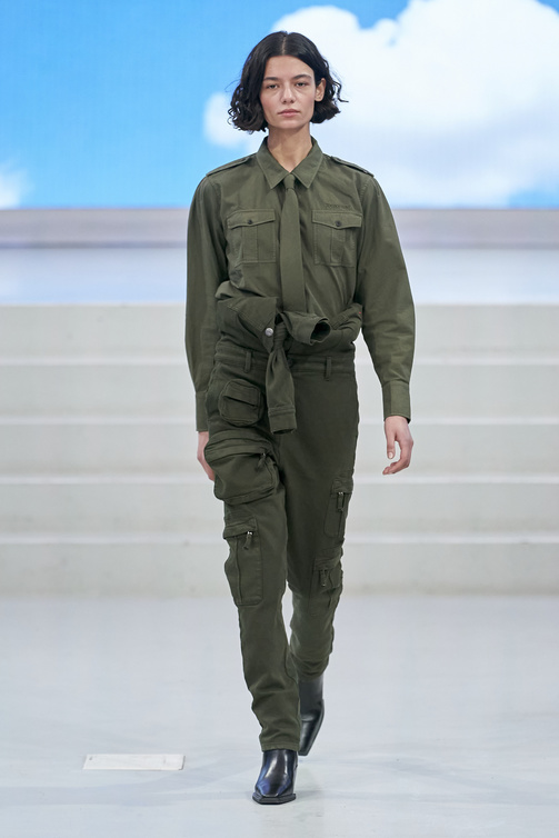  موضة البنطلون الزيتي مع القميص المربوطة من دار Tomorrow Denim 