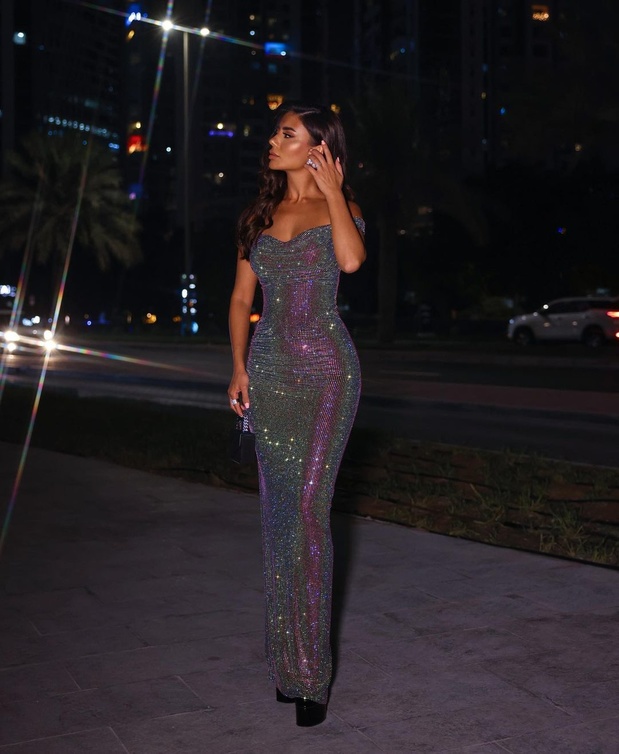 ديما الأسدي بفستان أسود مرصع بالكريستال الفضي اللامع
