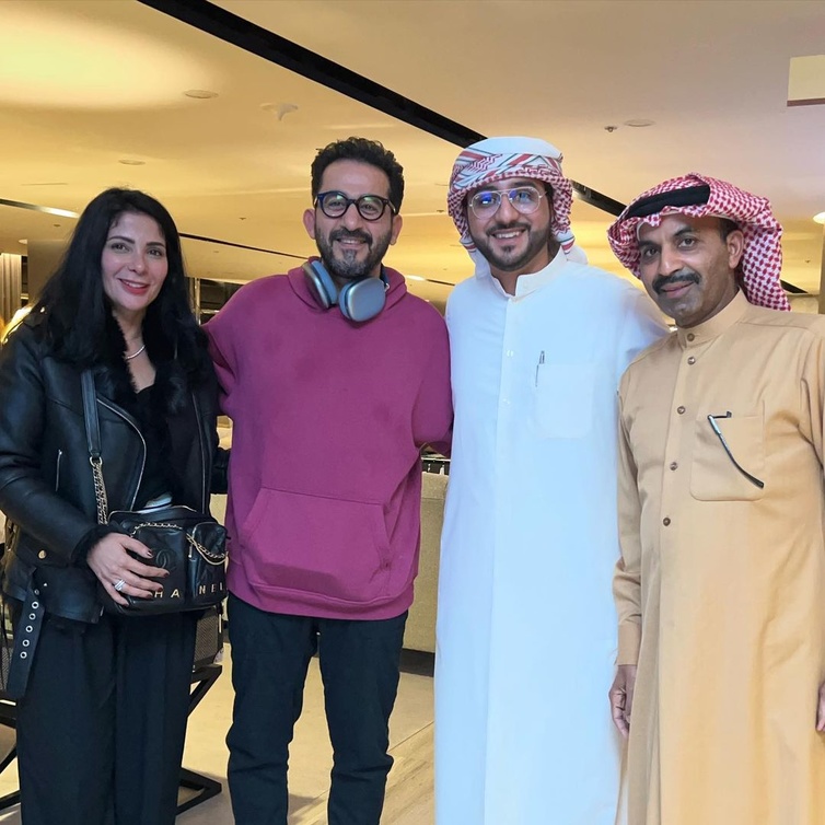 منى زكي وأحمد حلمي مع النجم طارق العلي