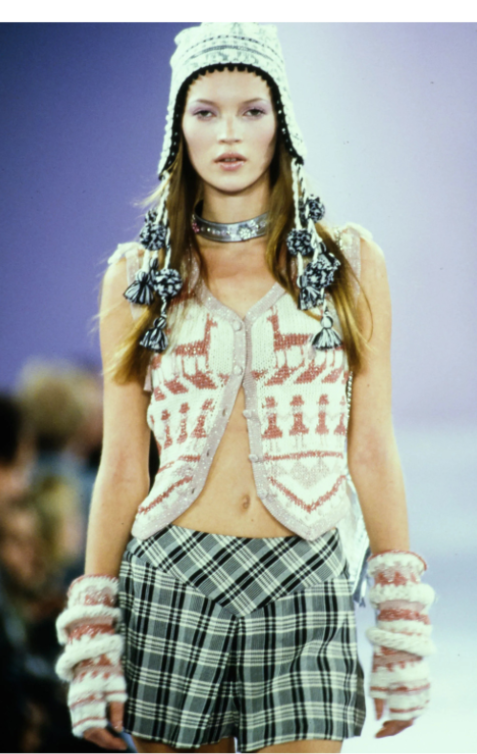 "كيت موس" Kate Moss  في عرض أزياء "آنا سوي" ANNA SUI 1993