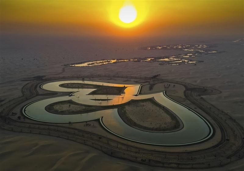 مشهد خلاب للغروب في بحيرات القدرة- المصدر دبي للسياحة.