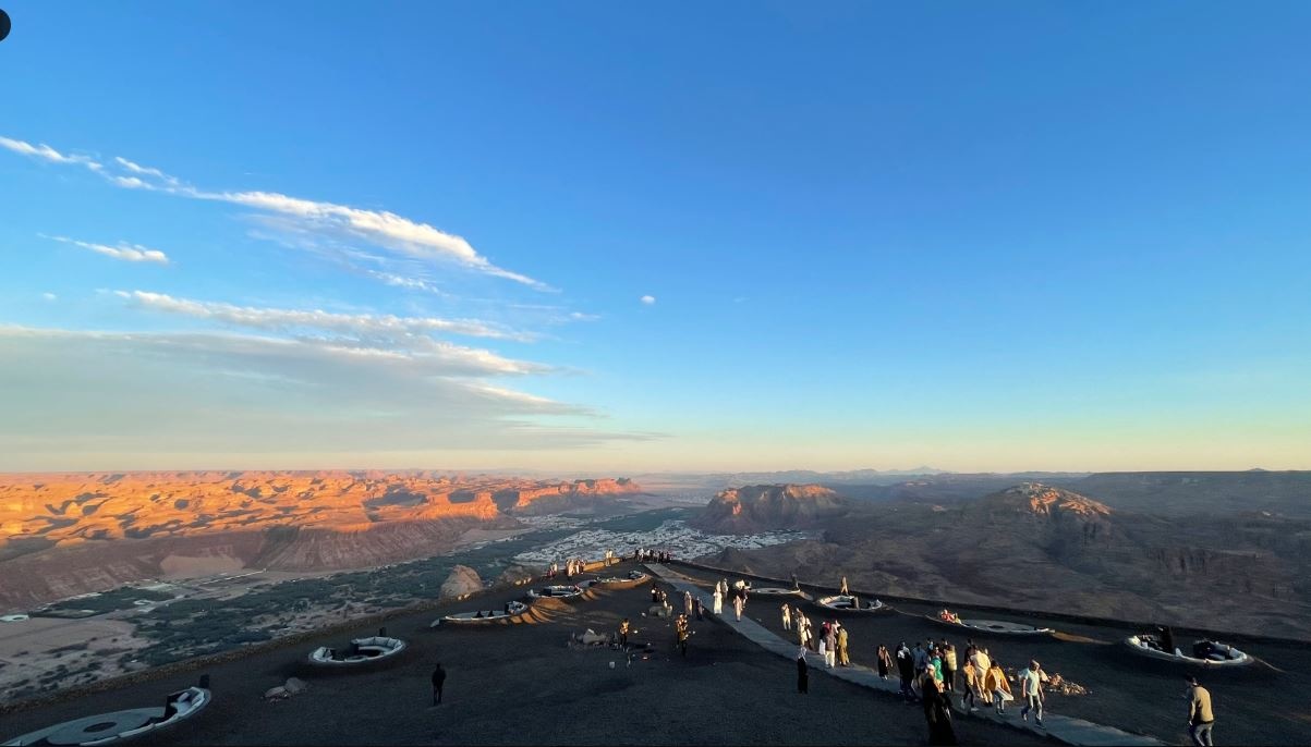  رؤية ساحرة لأفق العل من مطل الحرة. 