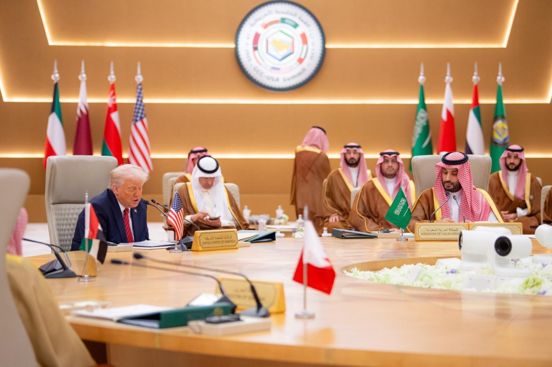  طاولة القمة الخليجية الأمريكية بتوقيع لولوة الحمود 