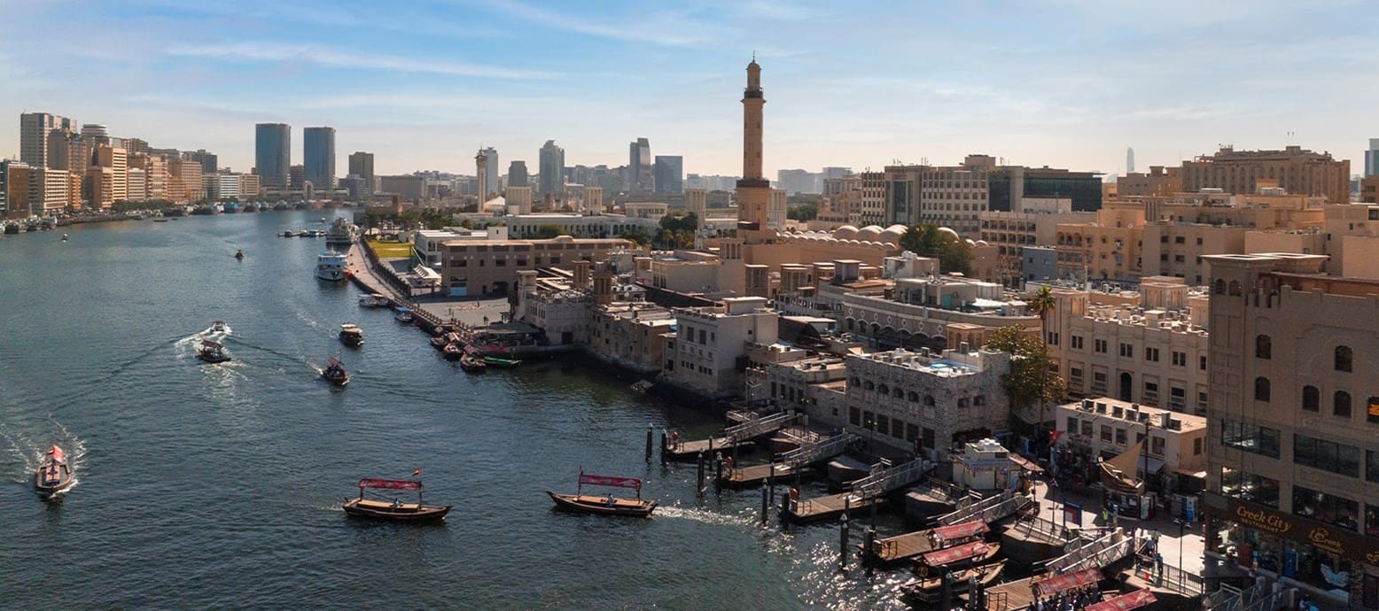  خور دبي حيث يلتقي التاريخ بالطبيعة الساحرة 