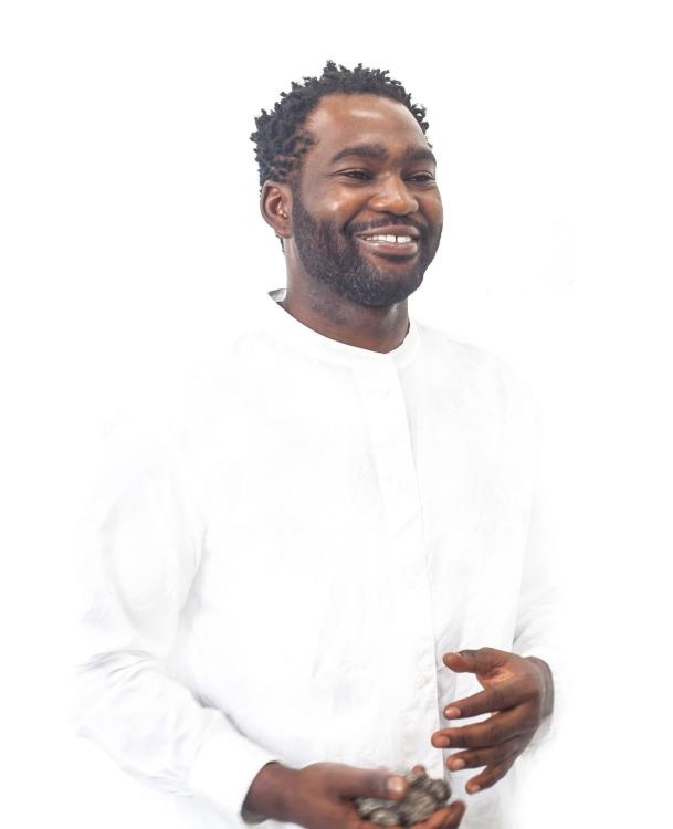يوسف أغبو-أولا Yussef Agbo-Ola [Olaniyi Studio], photo credit Olaniyi Studio