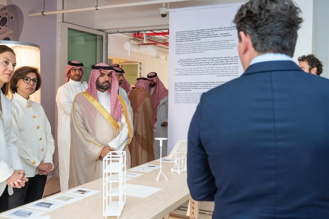 فيلا الحِجر: منبر عالمي يحتضن الإبداع والفنون وسط طبيعة العُلا الساحرة.
