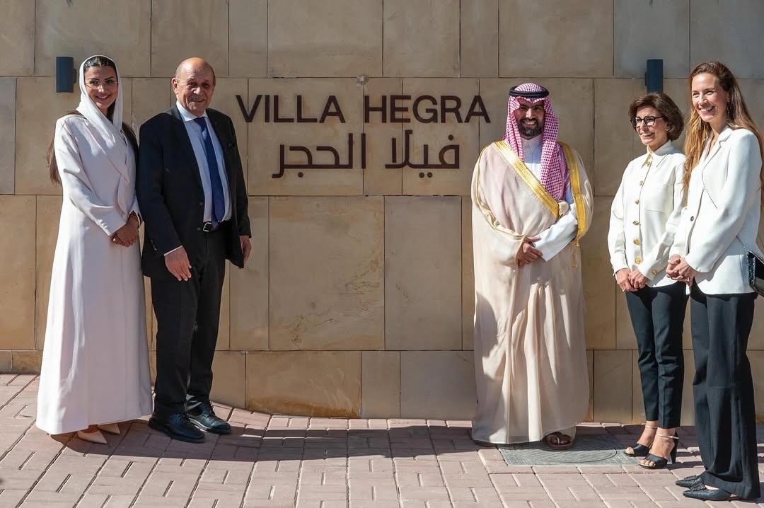 وزير الثقافة الأمير بدر بن عبدالله بن فرحان لحظة التدشين الرسمي لفيلا الحجر