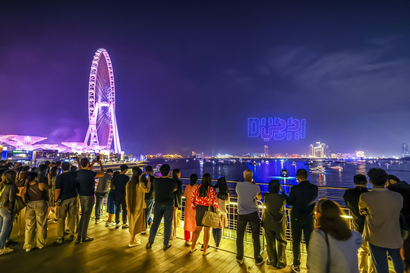  الدرونز تصنع واحداً من أجمل عروض دبي البصرية 