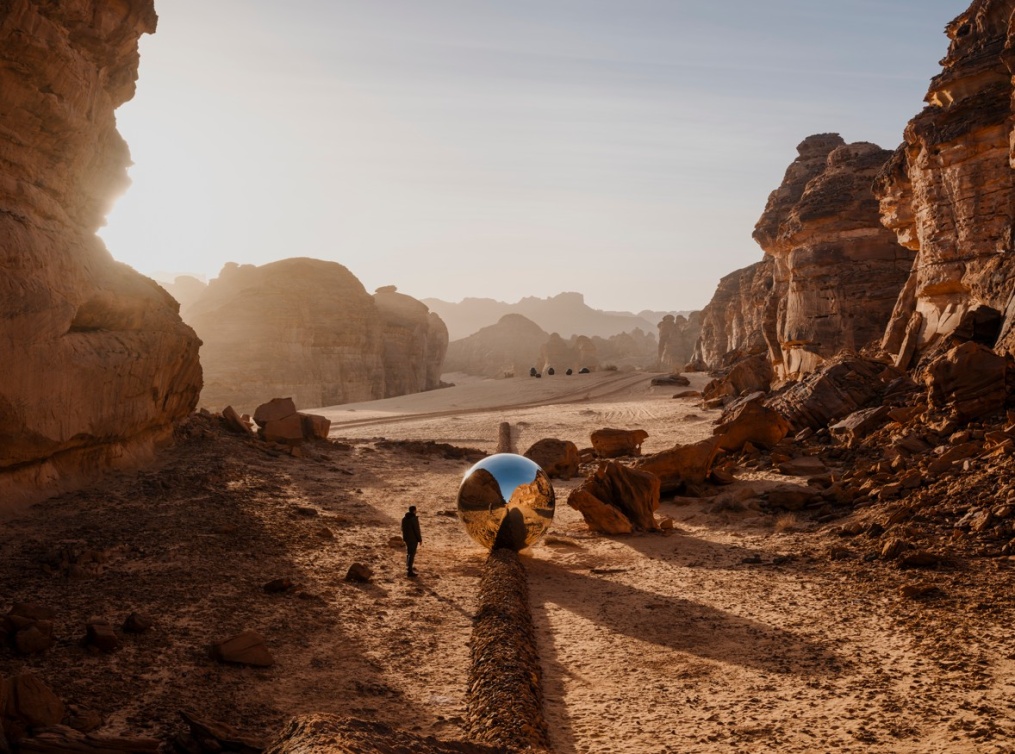  العمل الفني النقطة للفنان فيصل سمرة… لحظة يتقاطع فيها الحدس الفني مع اتساع صحراء العلا 