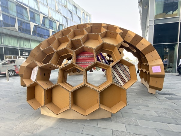  بين الإبداع والإنسانية… قبّة الشمول تضيء أسبوع دبي للتصميم باحتفاء جميل بقدرات أصحاب الهمم. 