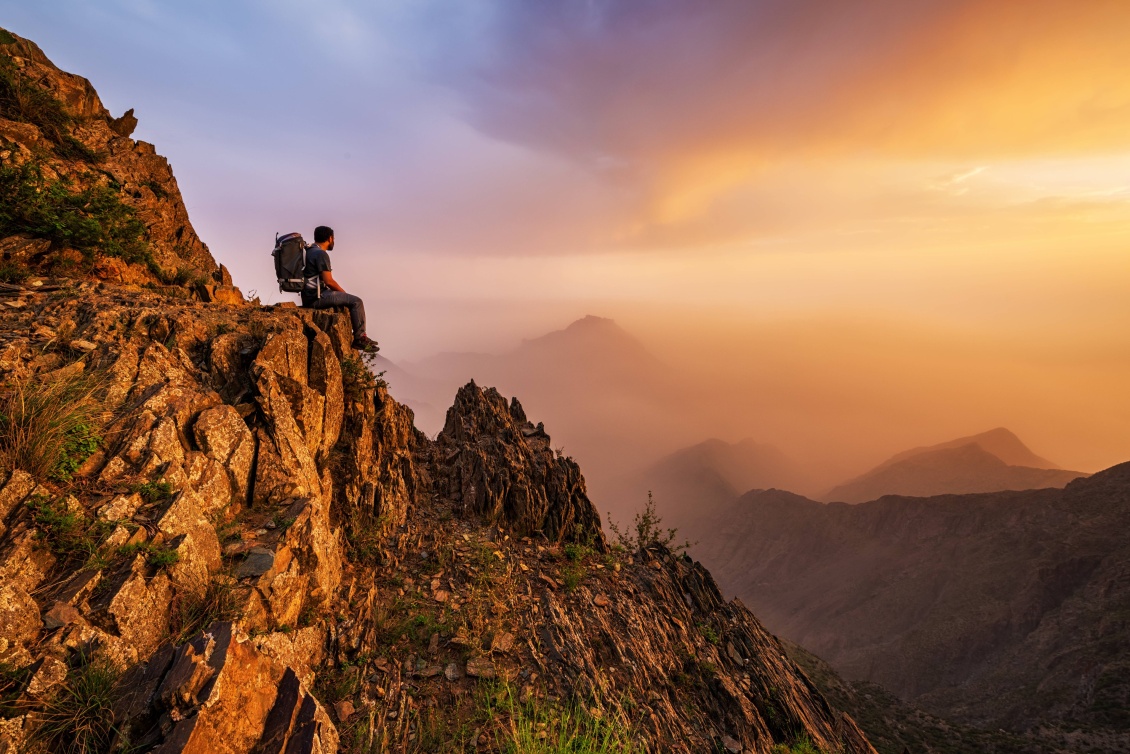 وجبة ساحرة على وقع نسمات الغروب الساحر من فوق قمم الباحة 