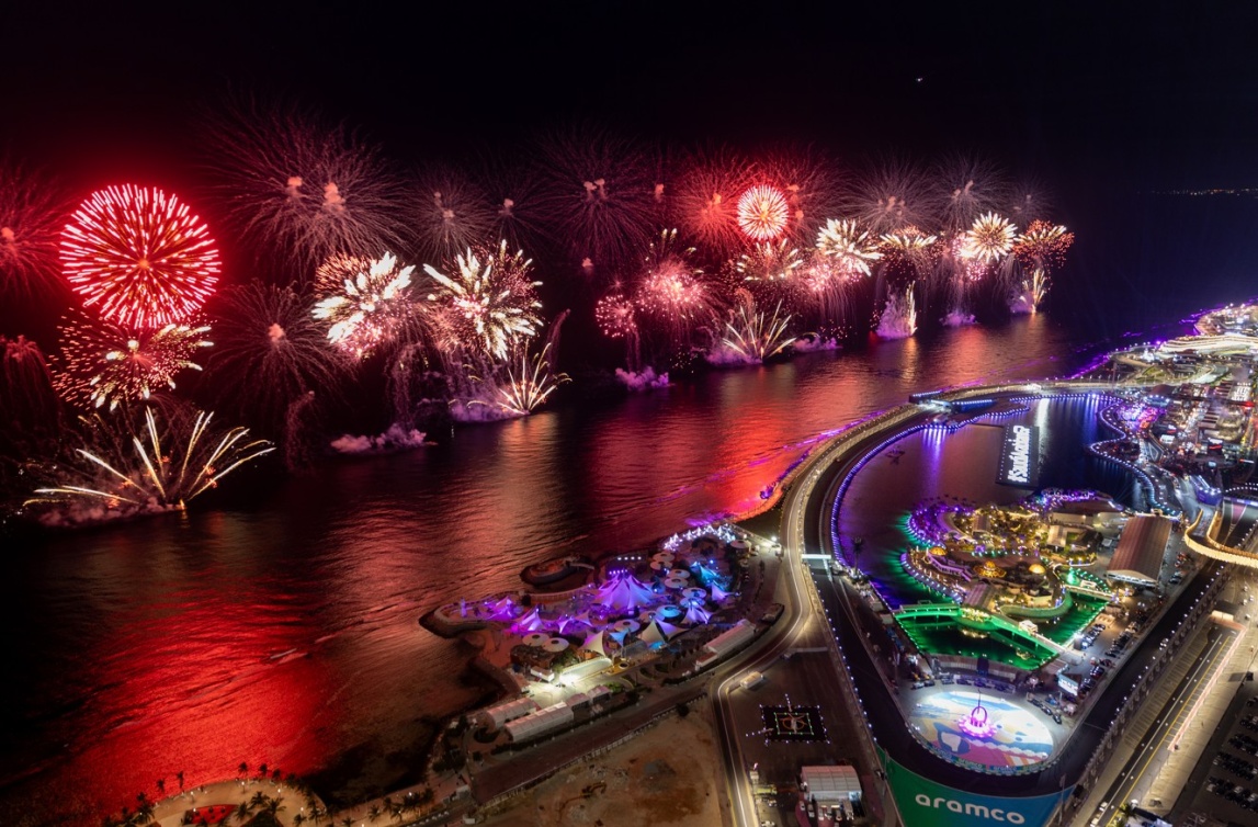  جدة… مدينة لا تنام وتحتفي بالبحر على طريقتها المبهرة 