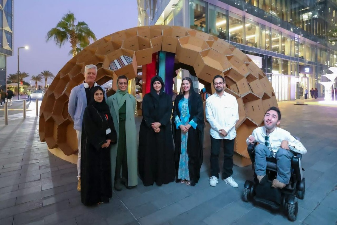  زيارة سمو الشيخة لطيفة بنت محمد تضفي بُعداً أعمق للمبادرة، وتؤكد أهمية الفن الذي يتاح للجميع. 