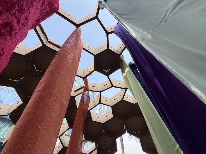  قبّة الشمول ليست مجرد عمل فني، بل رسالة محبة وتمكين تُجسّد الروح الإماراتية في أجمل صورها. 