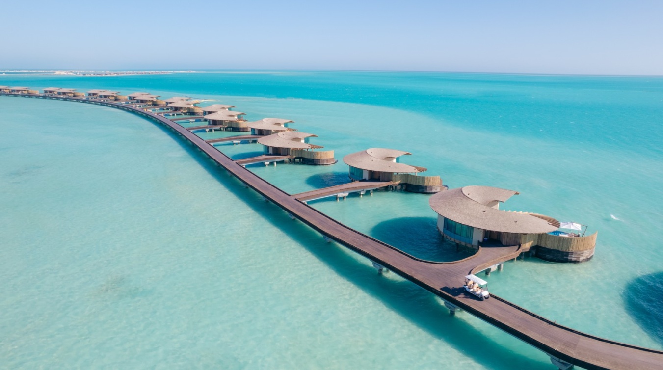  منتجع سانت ريجيس البحر الأحمر.. تجربة ساحرة تجمع بين العزلة، الصفاء، وجمال البحر الذي لا ينتهي 